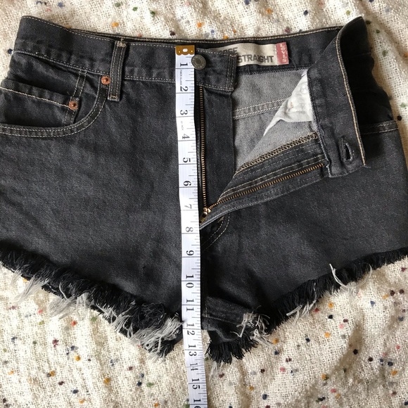 Levi’s black denim high rise shorts - Picture 4 of 9